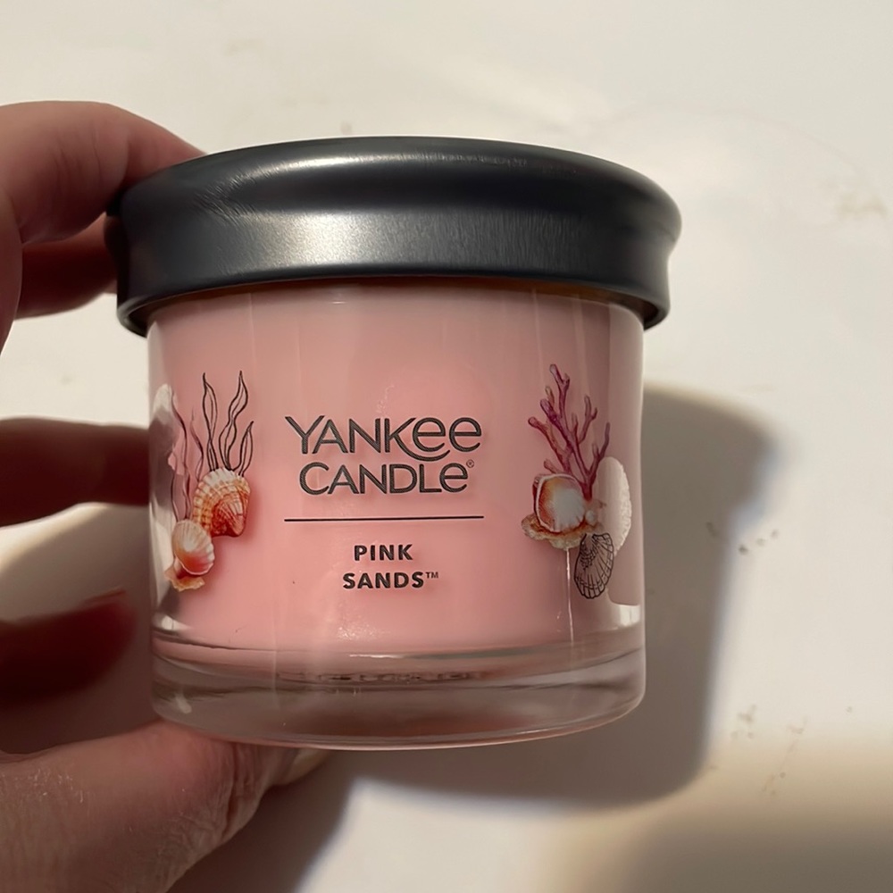 New Yankee Candle Pink Sands 4.1oz